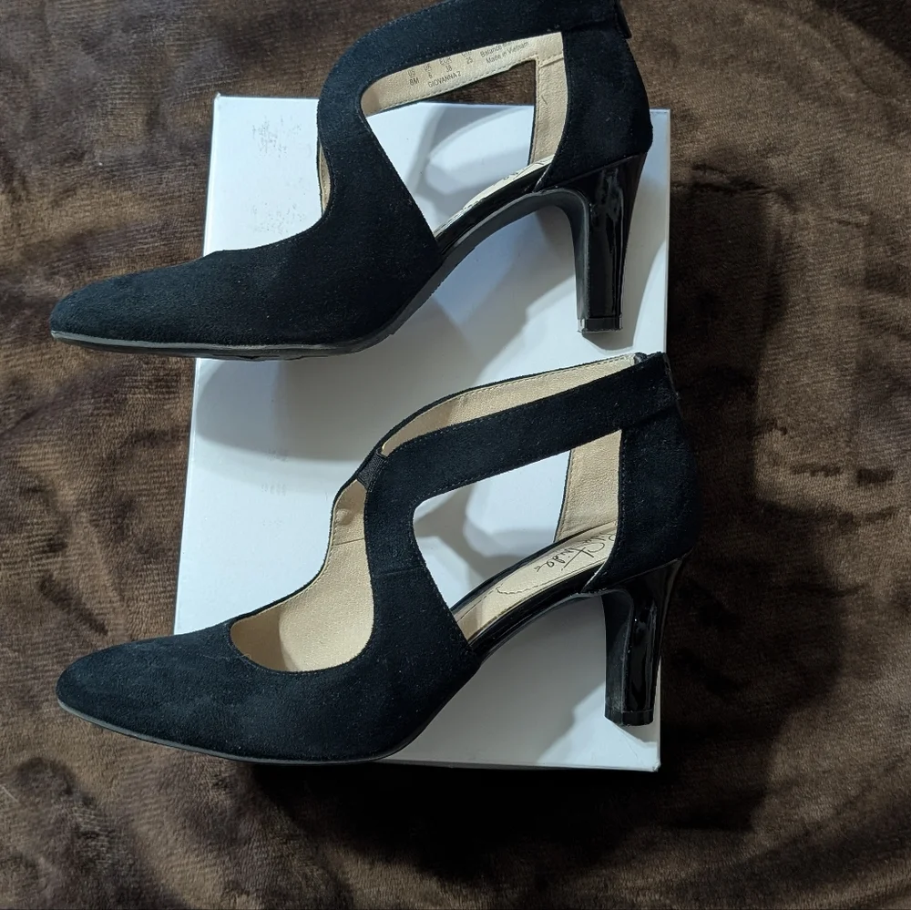 Life Stride Black Pointed Toe Cutout Heels